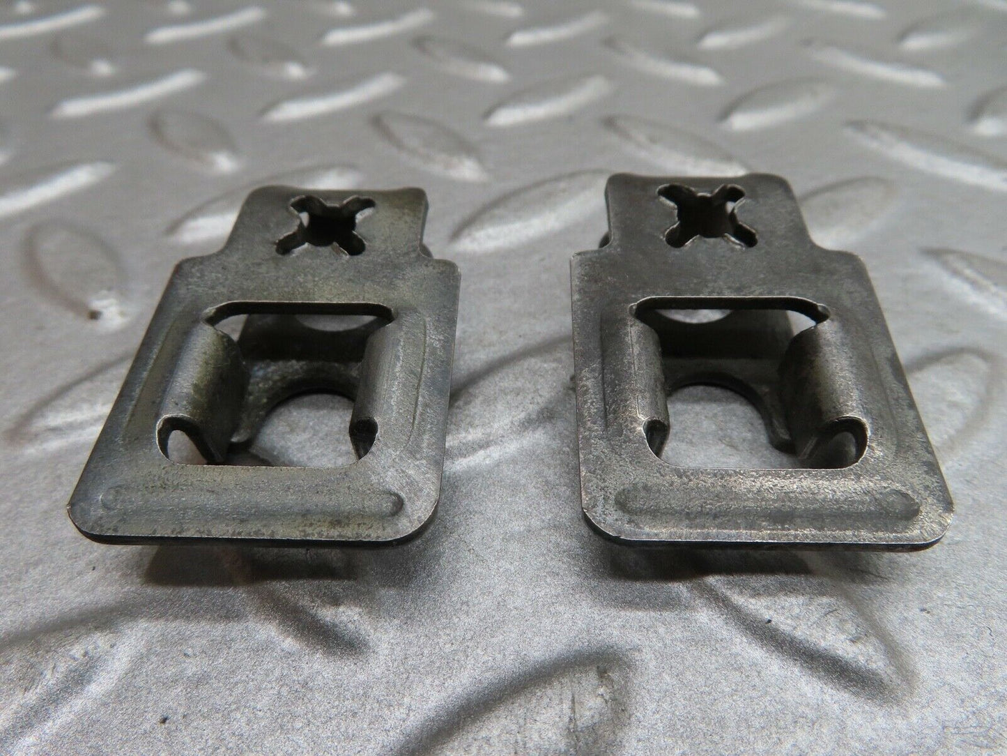 17507 Mercedes-Benz R129 300SL Coupe Fuel Injector Bracket Holder
