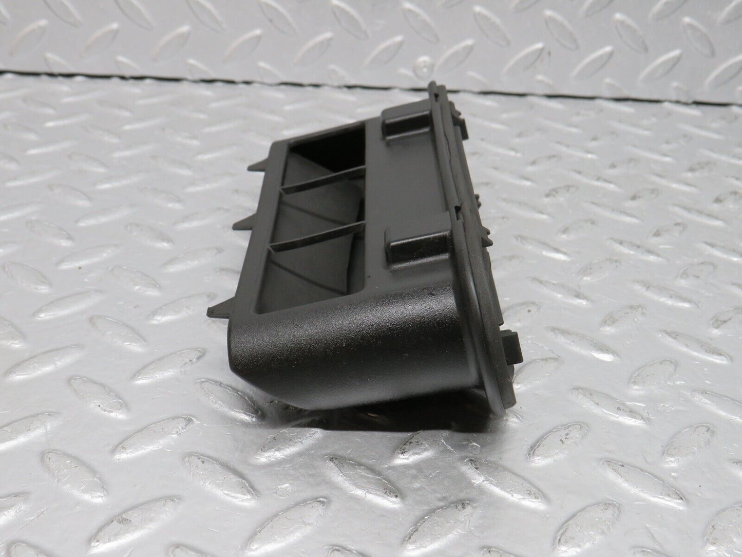 38676 Mercedes-Benz W201 190E 2.6L Trunk Breather Ventilation Valve Left 2018300242
