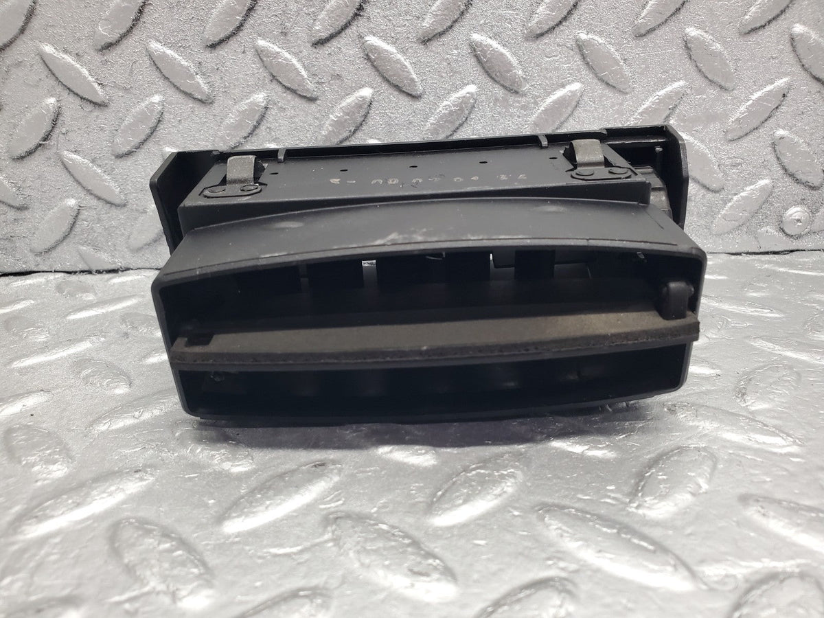 W124 dashboard air vent right used OEM