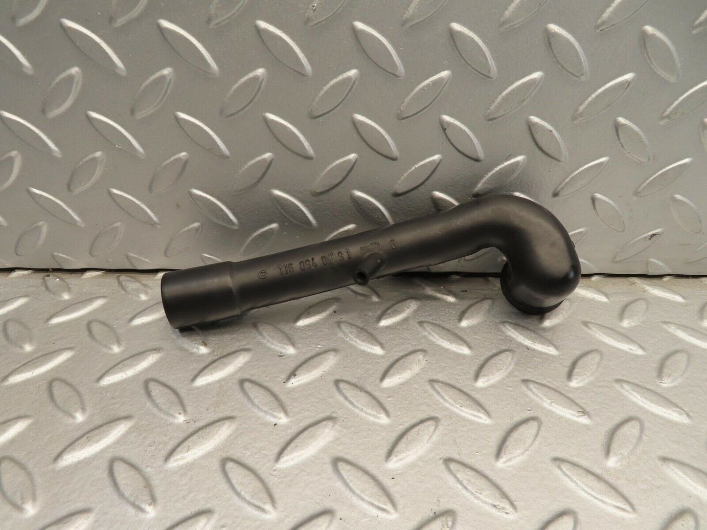 11722 Mercedes-Benz R107 450SL Coupe Crankcase Breather Hose 1160940791