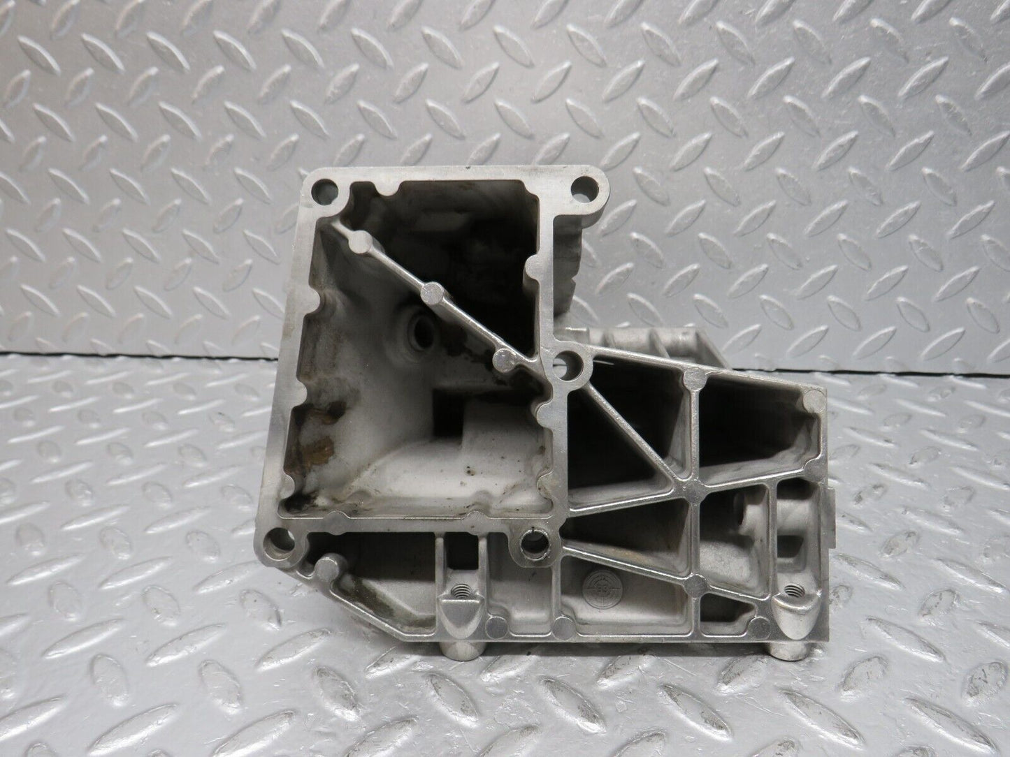 38647 Mercedes-Benz R129 280SL Coupe Power Steering Pump Bracket 1031310935