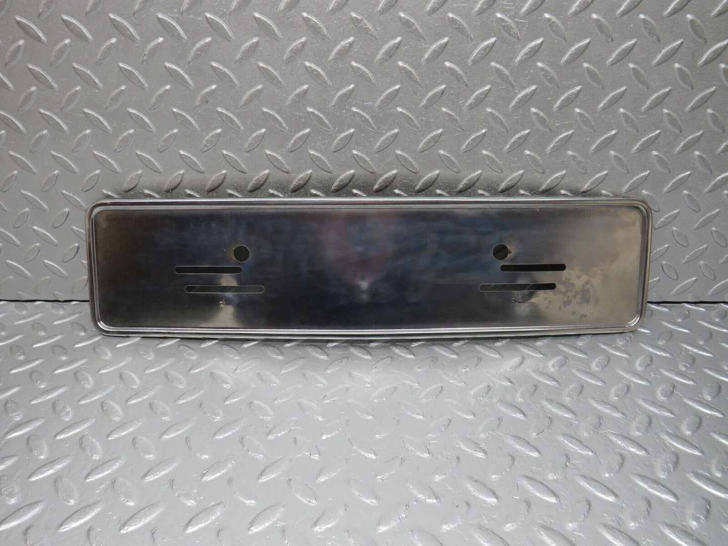 40663 Mercedes-Benz W123 300D Front Chrome Number Plate Holder
