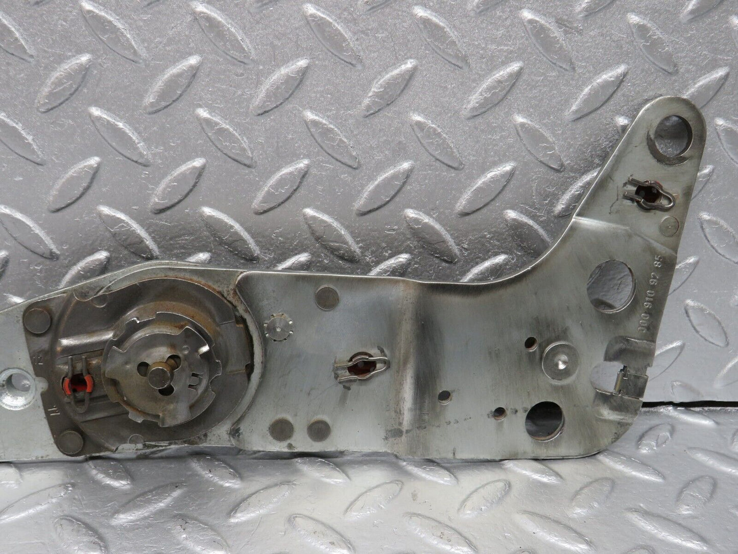 40015 Mercedes-Benz R107 350SL Front Right Seat Hinge 0009109285
