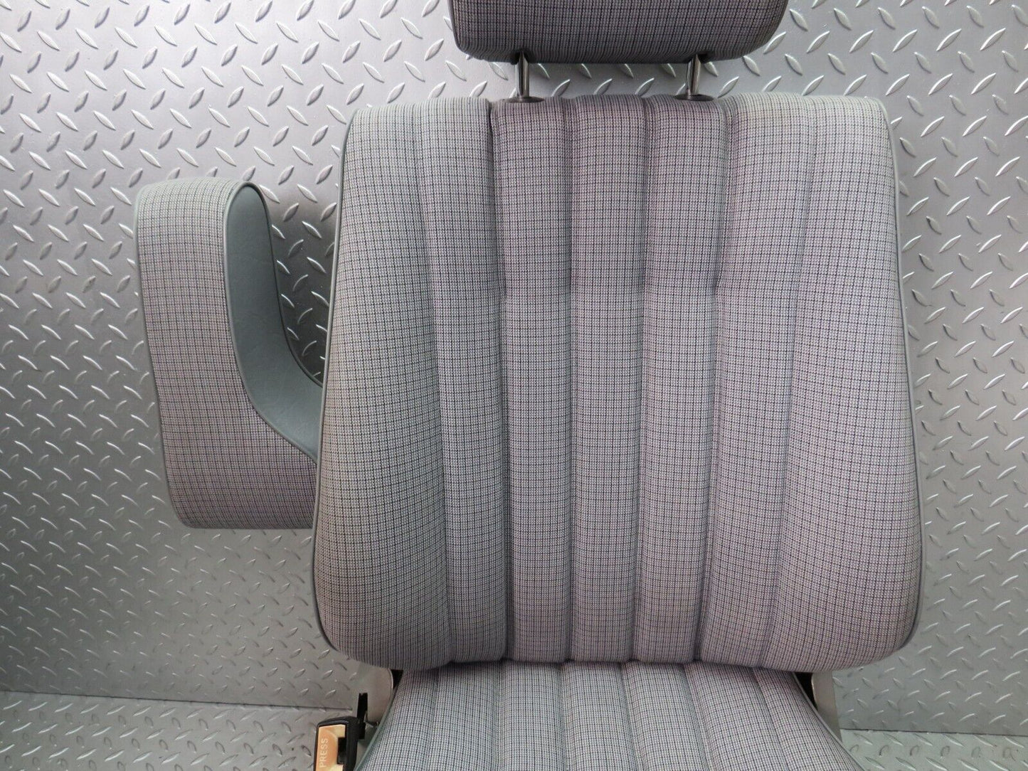 33705 Mercedes-Benz W201 190E Front Left Passenger Seat Grey