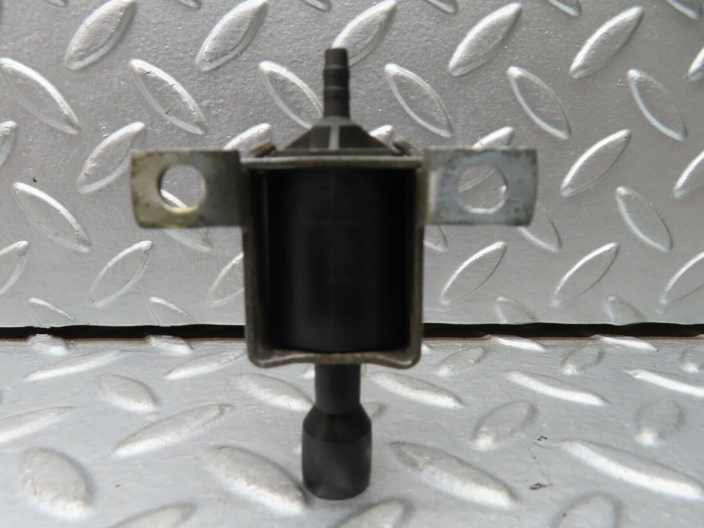 21591 Mercedes-Benz W126 300SE Vacuum Control Valve Pierburg 0015407097