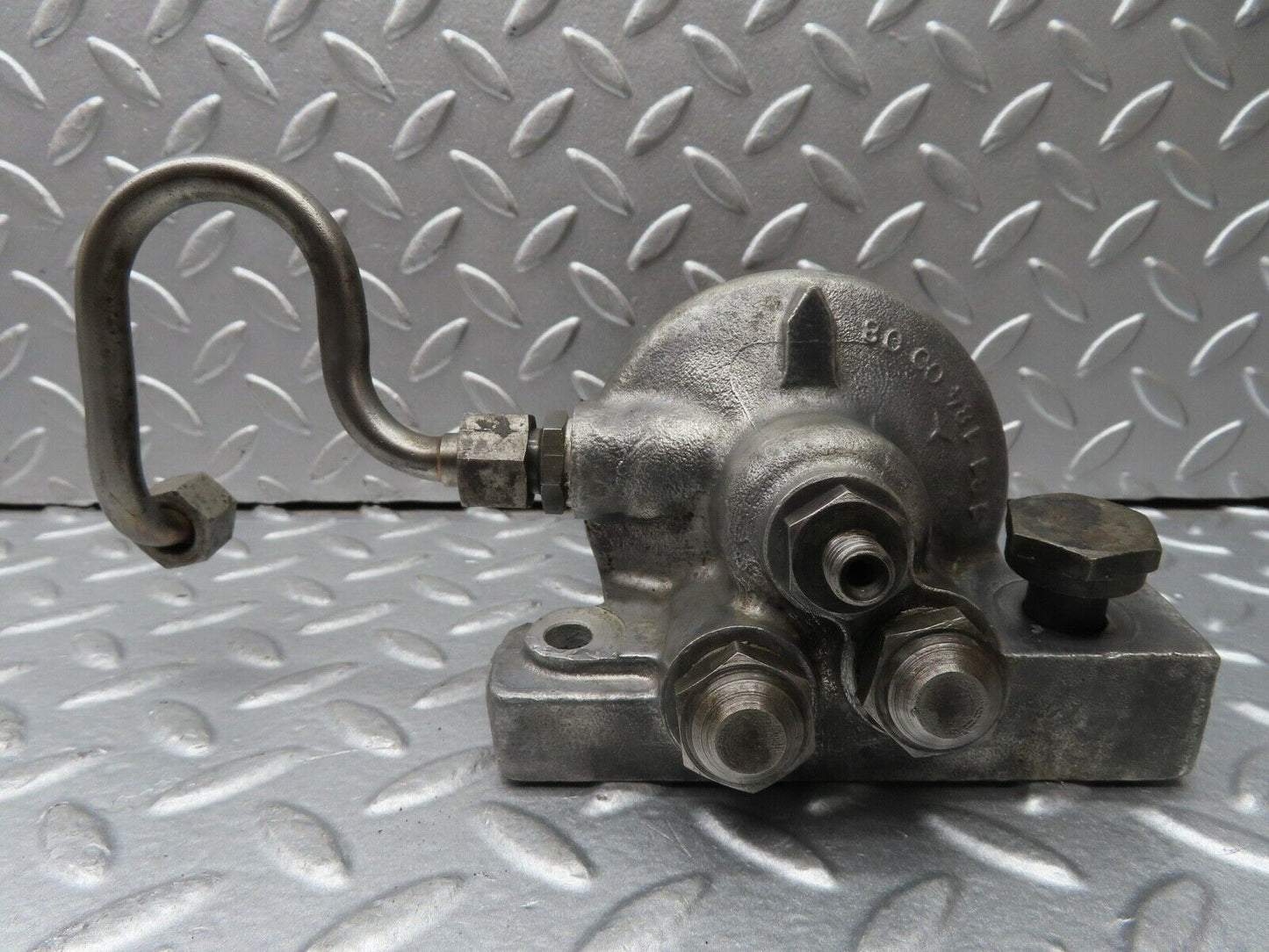 18559 Mercedes-Benz W136 170V Oil Filter Housing 1811840008