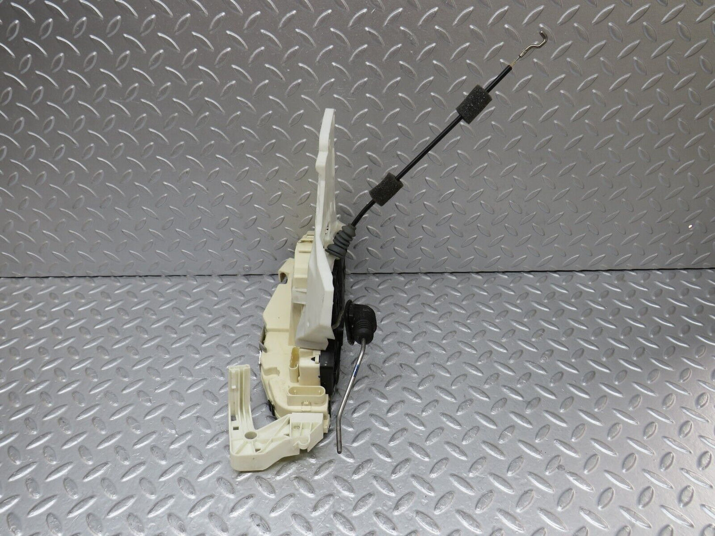 35234 Mercedes-Benz W221 Front Left Door Lock Mechanism 2217202735