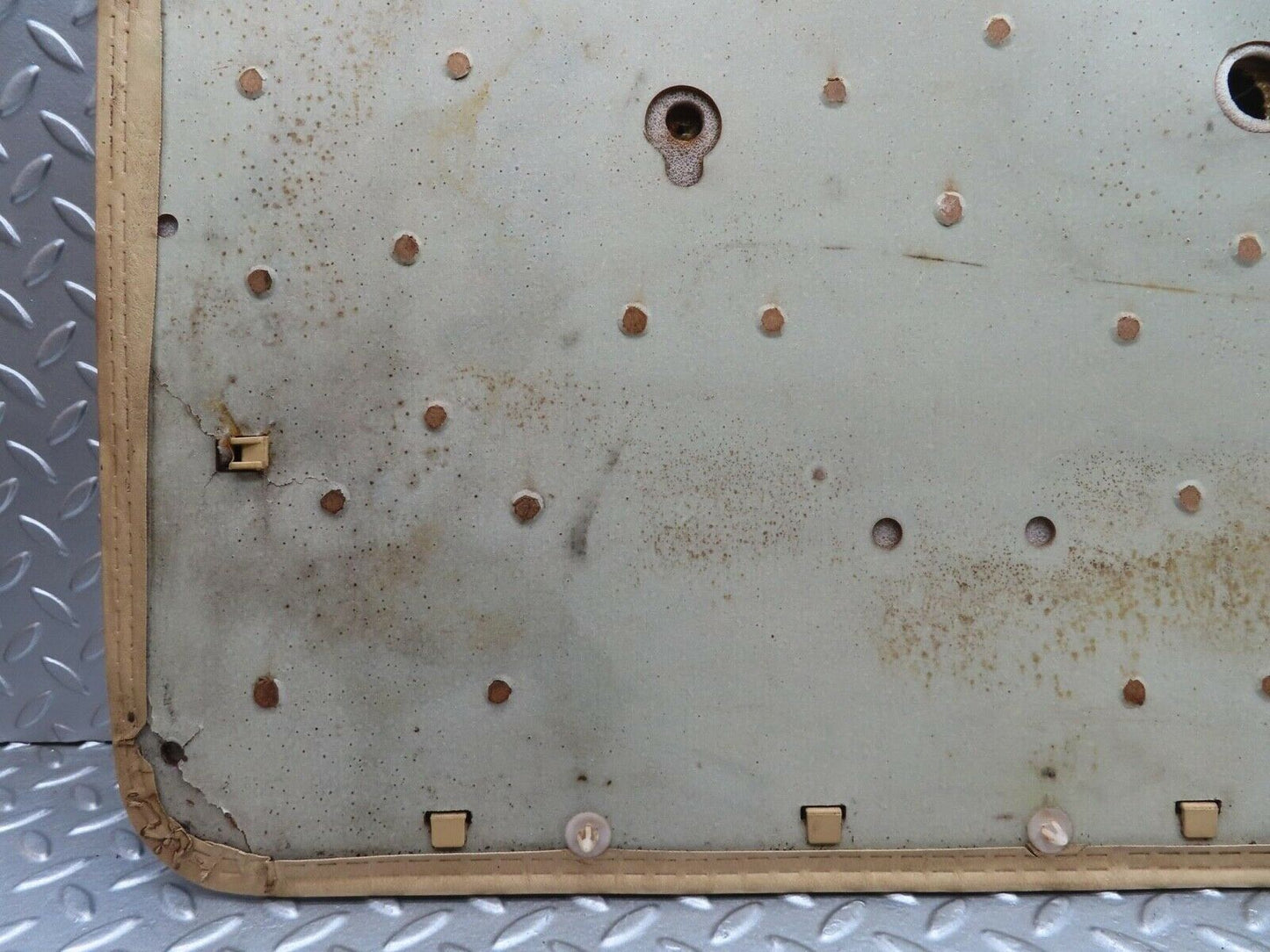 13509 Mercedes-Benz W123 200 Front Left Door Card Cream