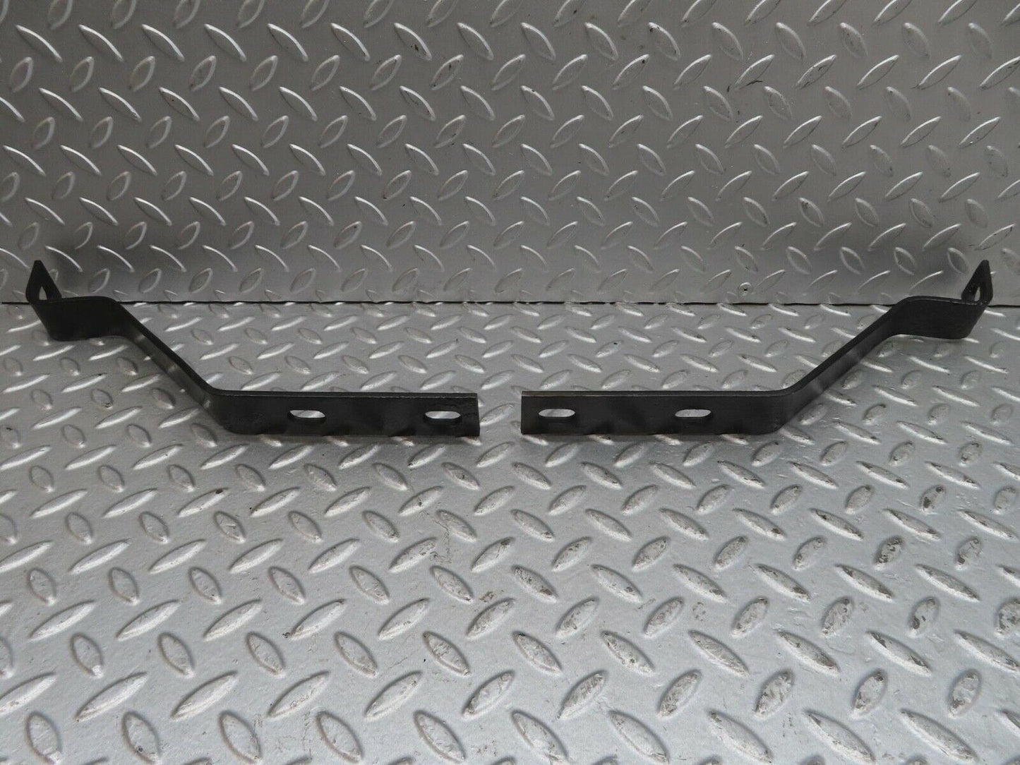 13882 Mercedes-Benz C107 280SLC Front Bumper Bracket