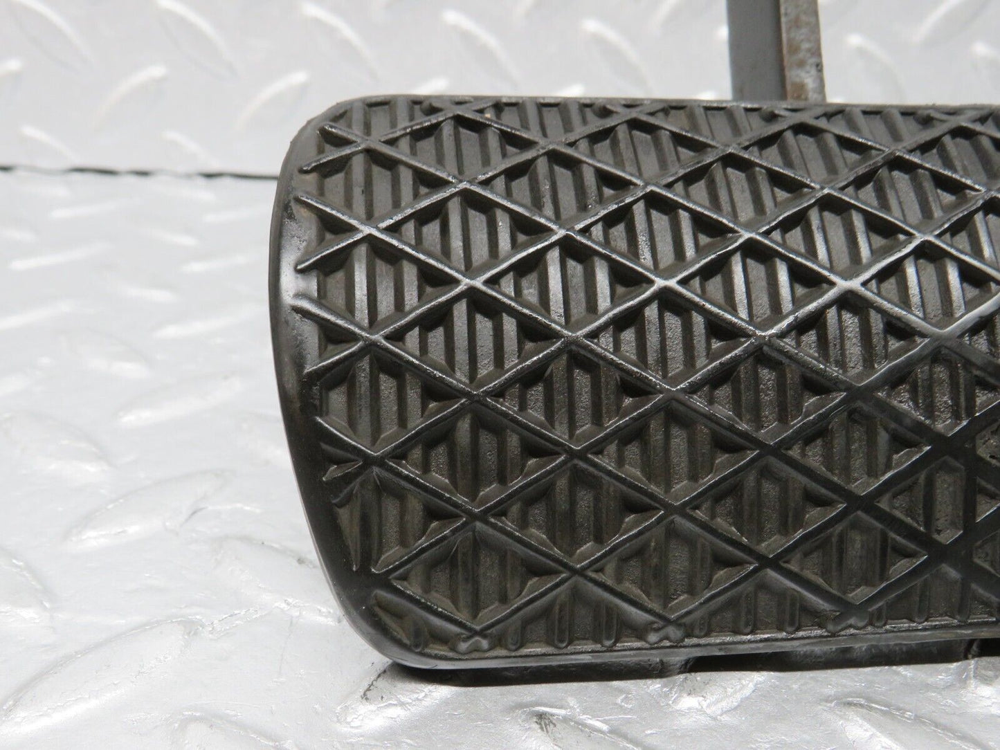 39140 Mercedes-Benz R107 500SL Brake Pedal With Rubber 1232910082
