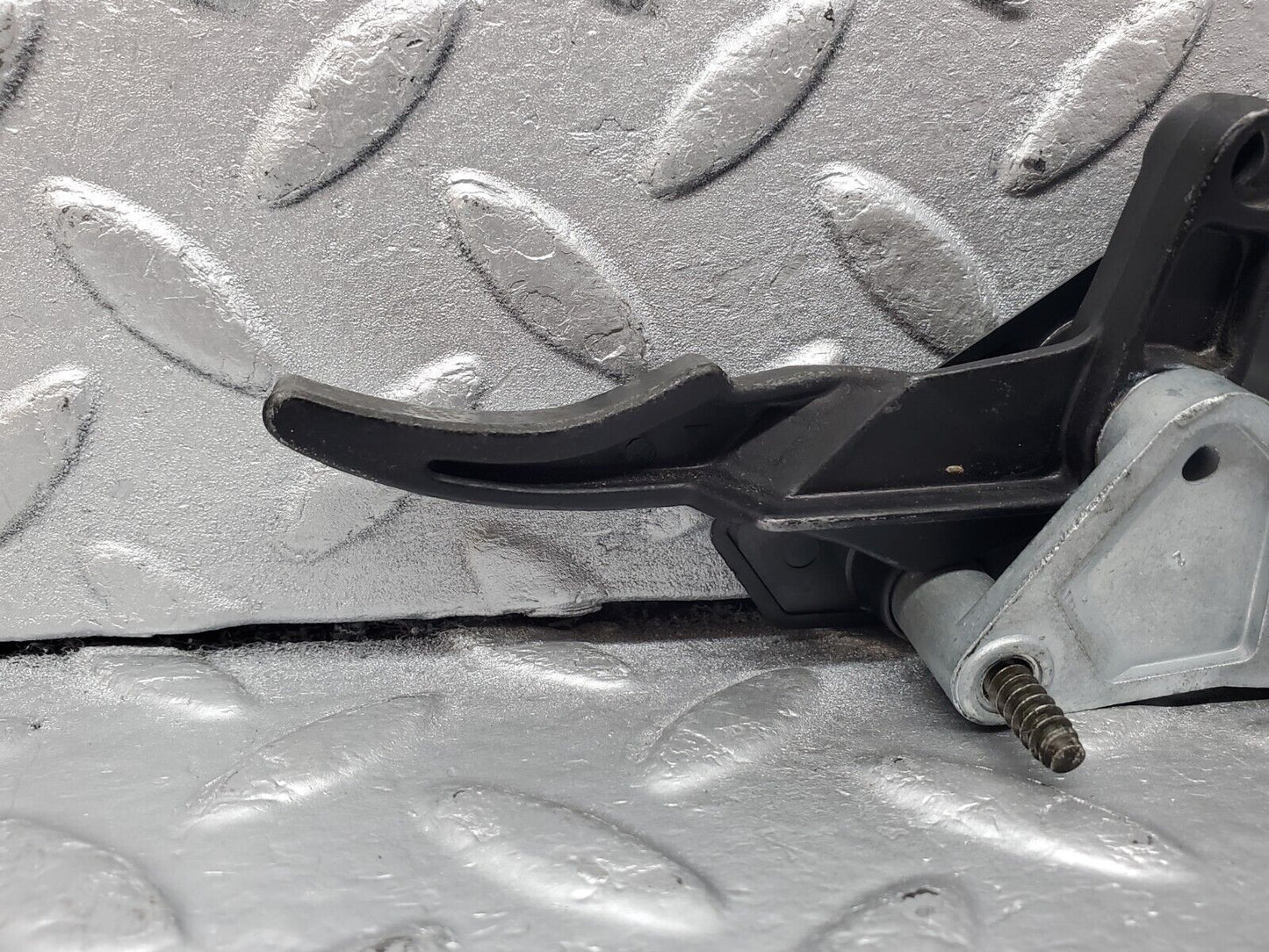 45590 Mercedes-Benz W126 420SE Hood Opener Bonnet Opener