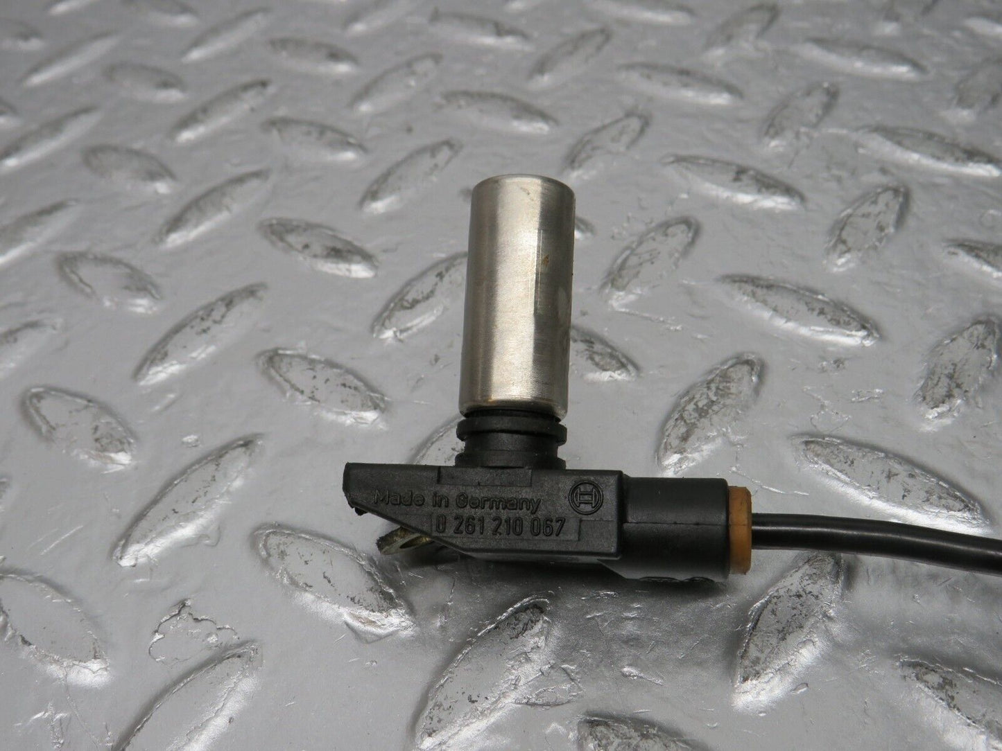 30525 Mercedes-Benz W124 230E Crankshaft Position Sensor 0031530828 0261210067