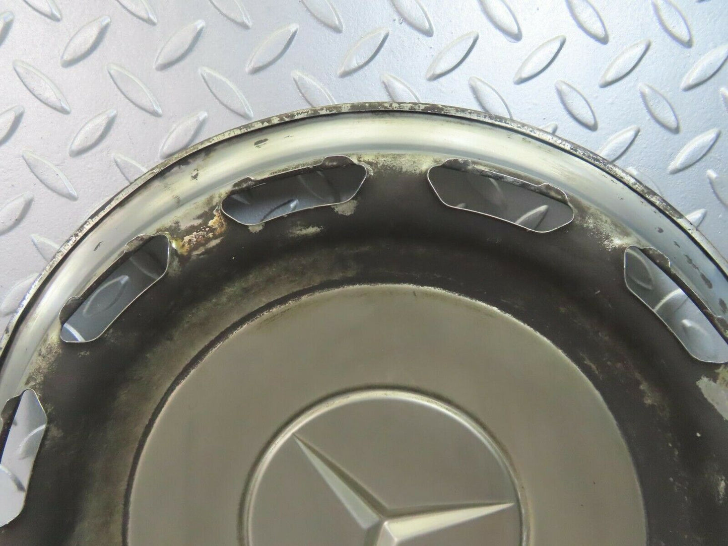 8388 Mercedes-Benz Vintage Wheel Trim Hub Cap 14