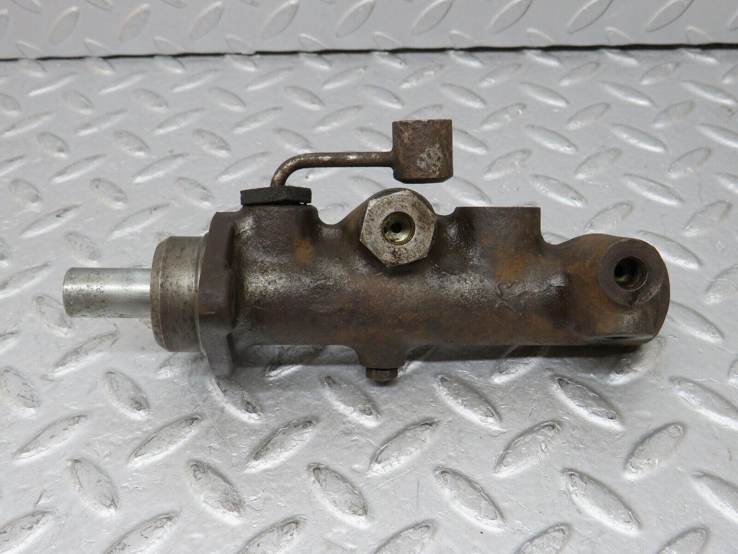 35734 Mercedes-Benz W108 Brake Master Cylinder
