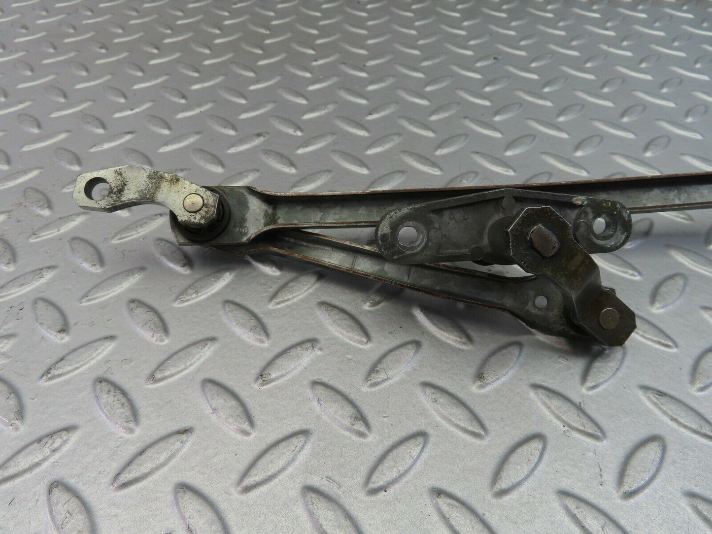 7745 Mercedes-Benz S123 230TE Wagon Windscreen Wiper Linkage