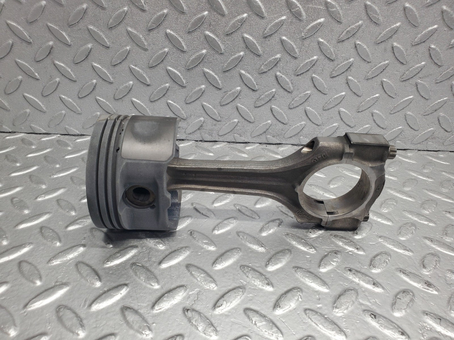 W124 Wagon piston with connecting rod used OEM