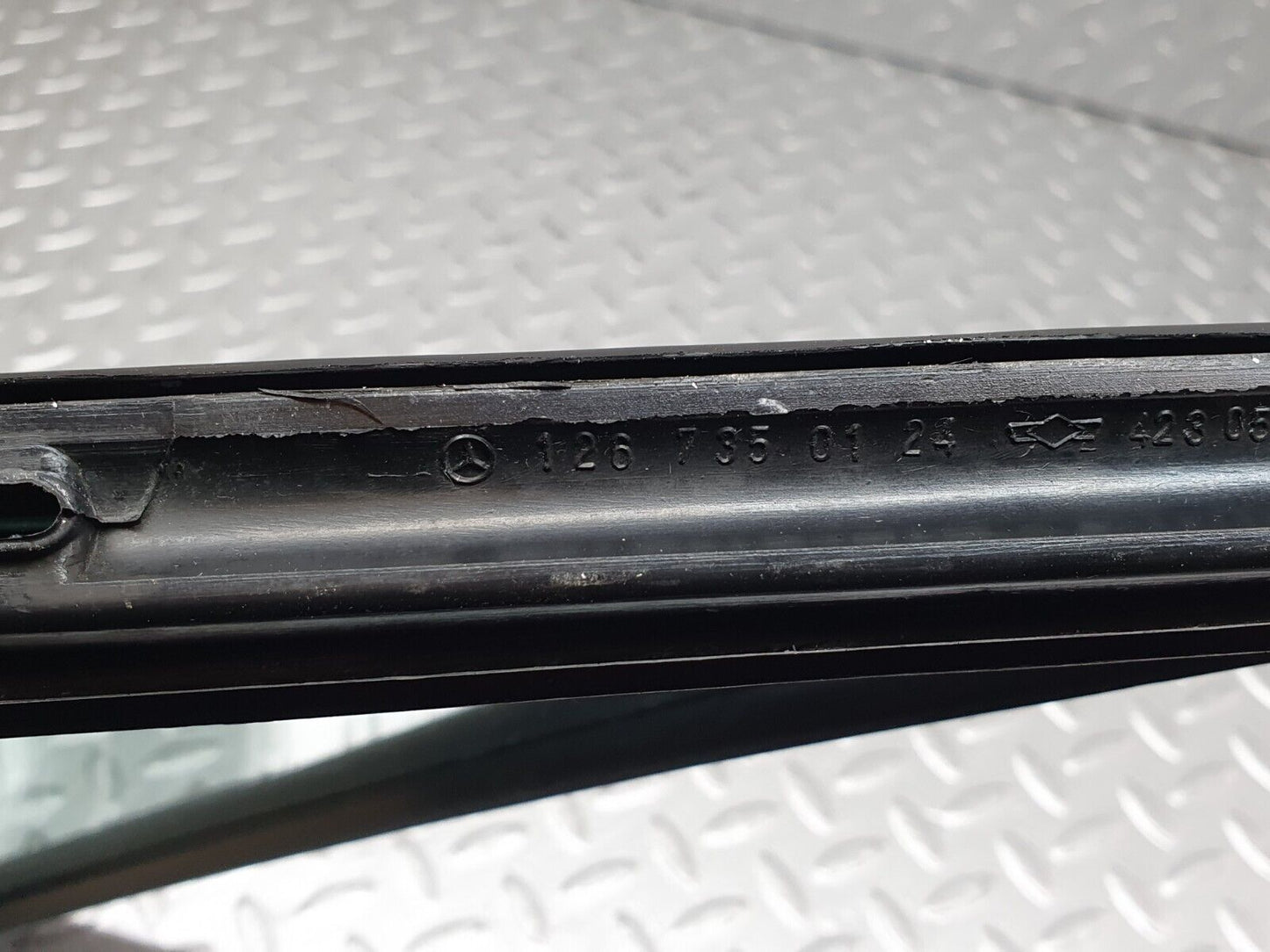 41130 Mercedes-Benz W126 300SE Rear Left Quarter Window Glass 1267350124
