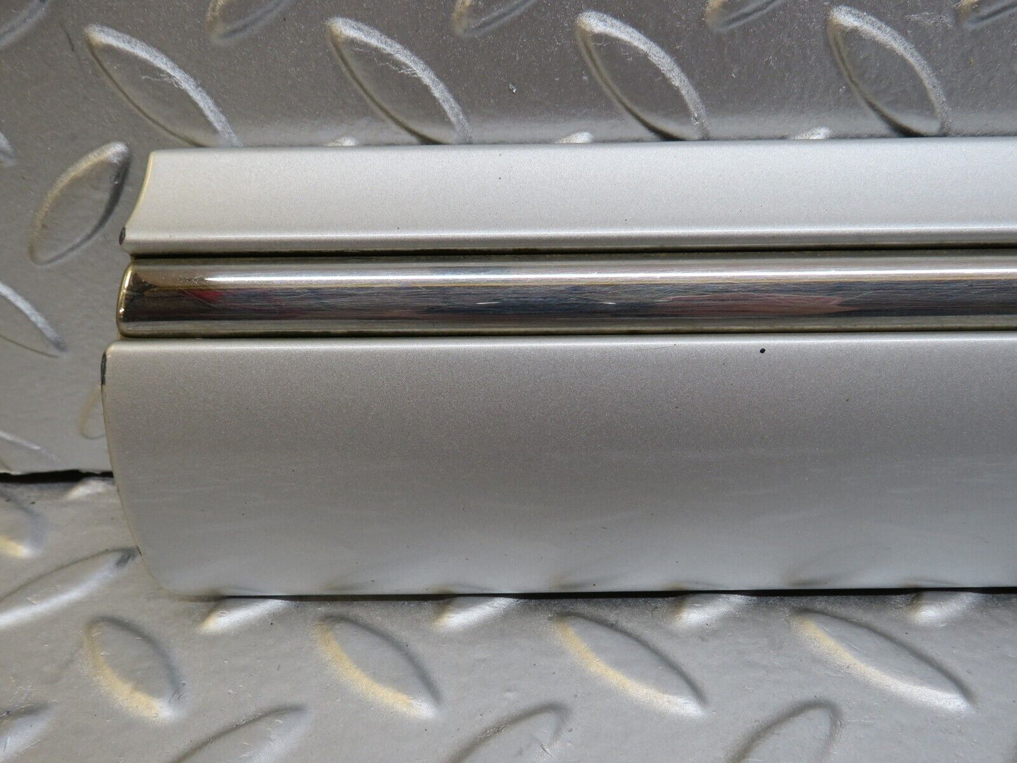 34714 Mercedes-Benz W210 320E Front Right Door Centre Moulding Trim 2106900482