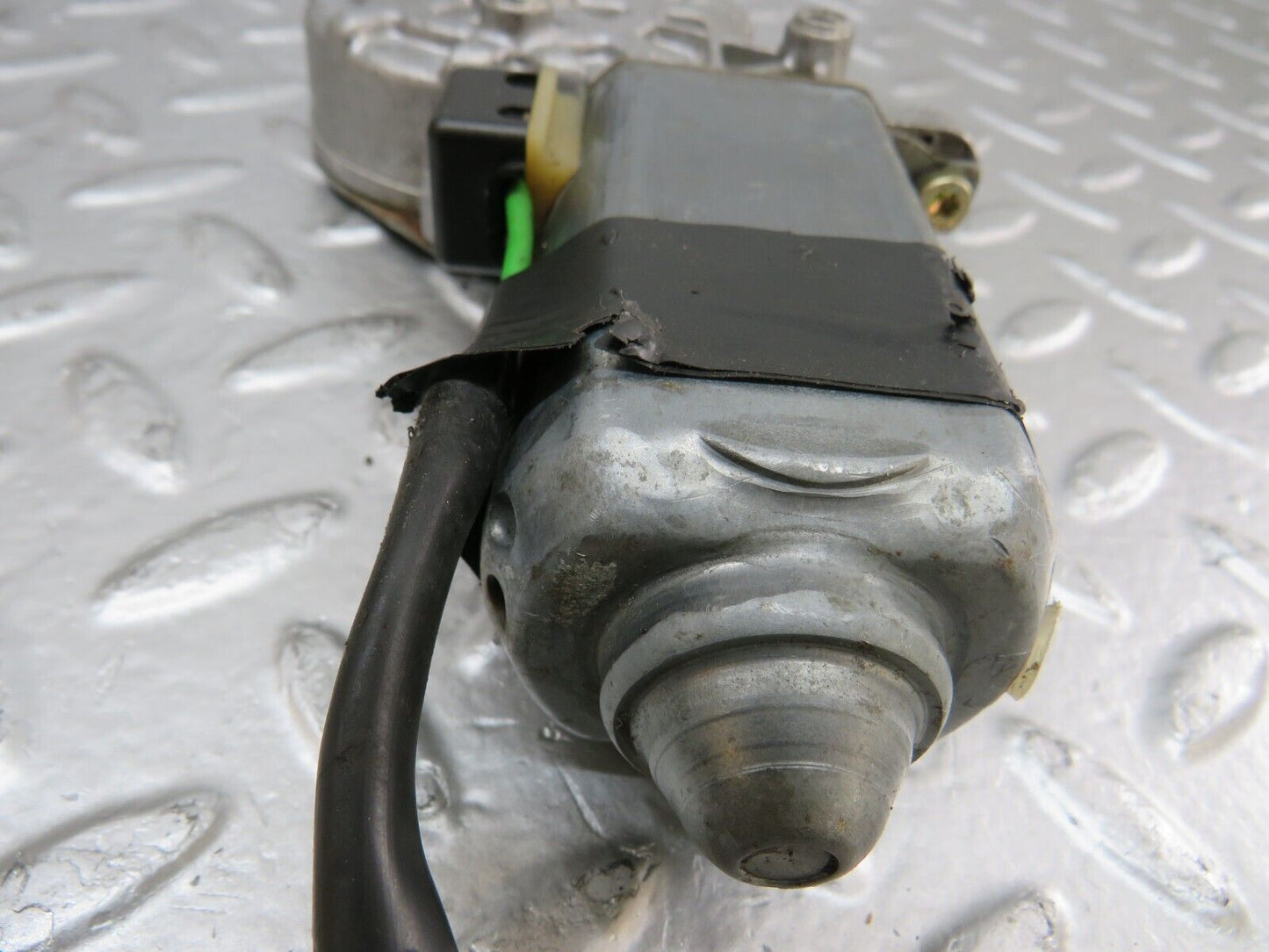 25091 Mercedes-Benz C107 Rear Left Window Regulator Motor 0130821017