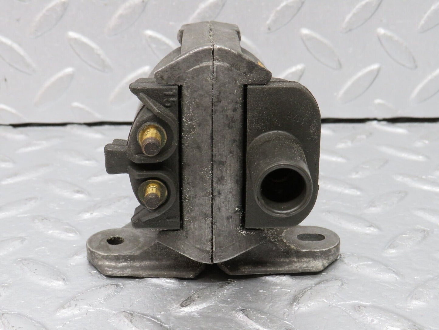 38852 Mercedes-Benz W201 190E 2.6L Ignition Coil 0001585403 2051.0170.002
