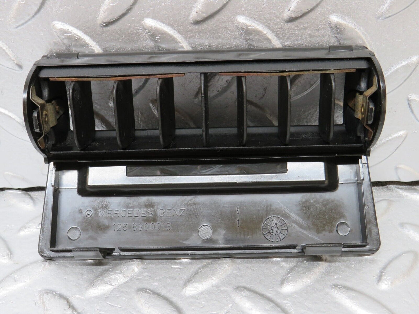 34339 Mercedes-Benz C126 380SEC Coupe Centre Console Air Vent 1268300013