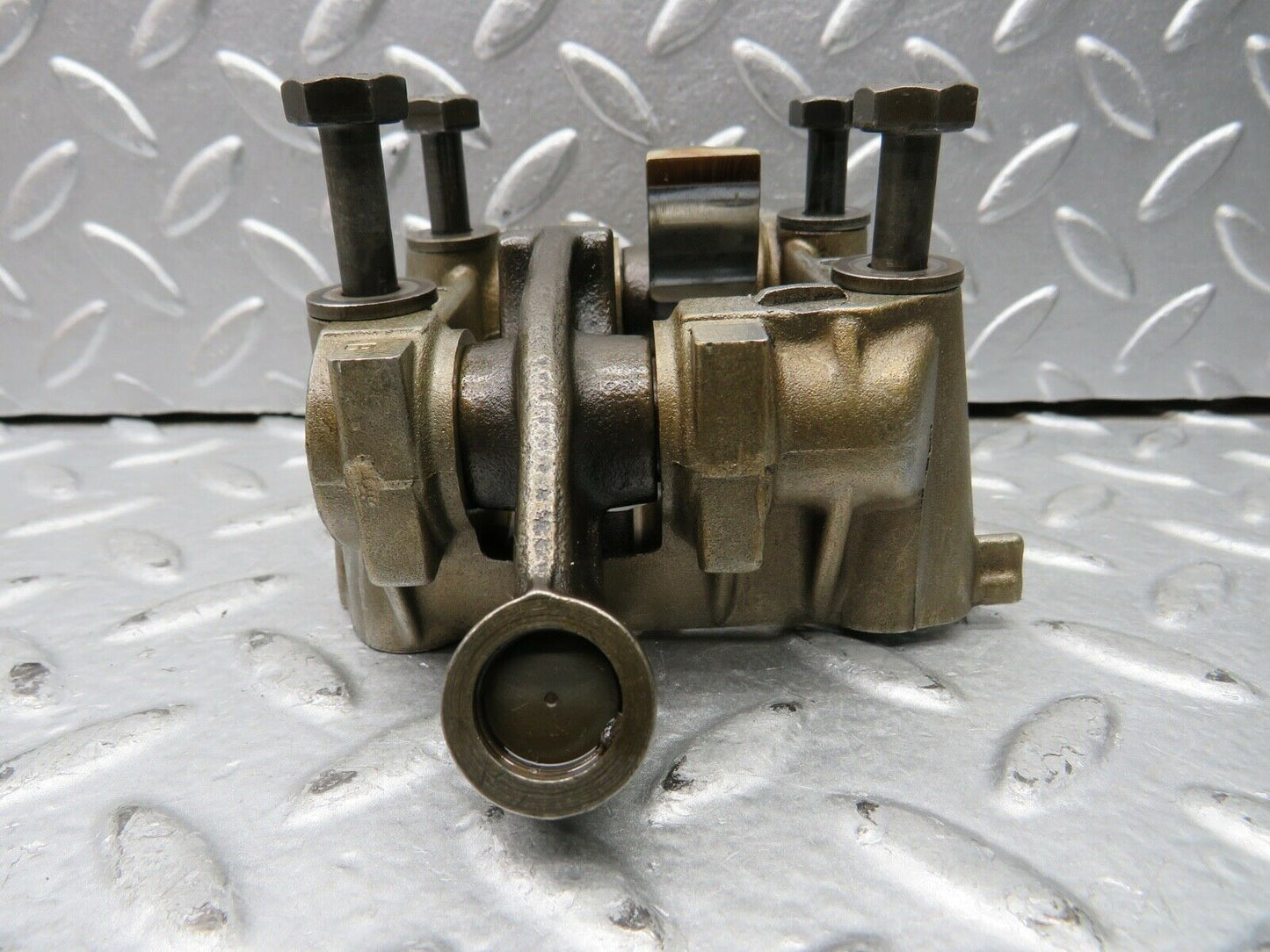21739 Mercedes-Benz W126 300SE Rocker Arms Camshaft Bearing Block 1030510110