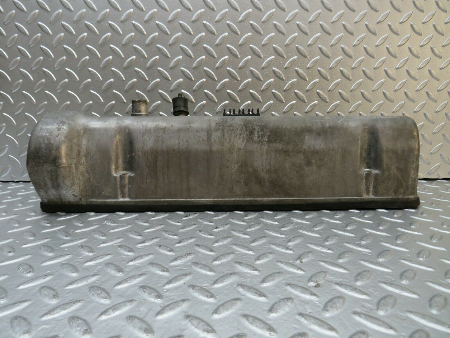 22818 Mercedes-Benz C107 450SLC Cylinder Head Valve Cover Left 1160163205