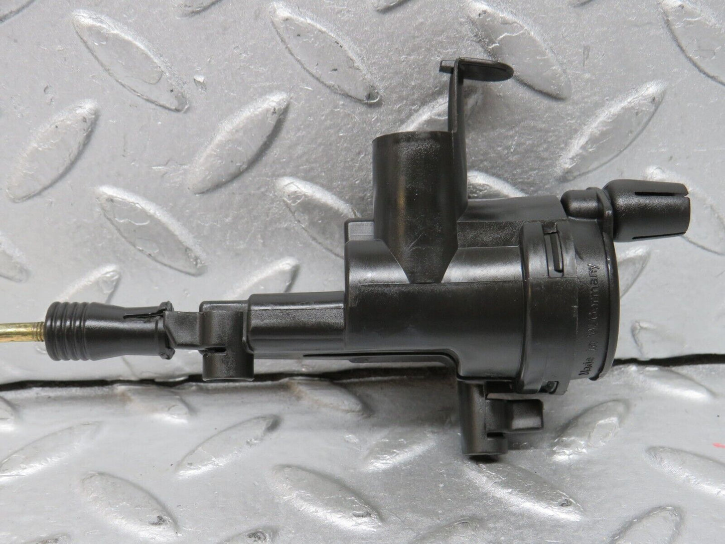 37773 Mercedes-Benz A124 320E Cabriolet Trunk Lock Vacuum Actuator