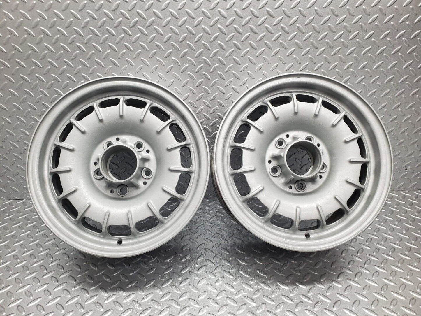 46812 Mercedes-Benz Alloy Wheel Set Mexican Hat 6Jx14H2 ET30 1084000902