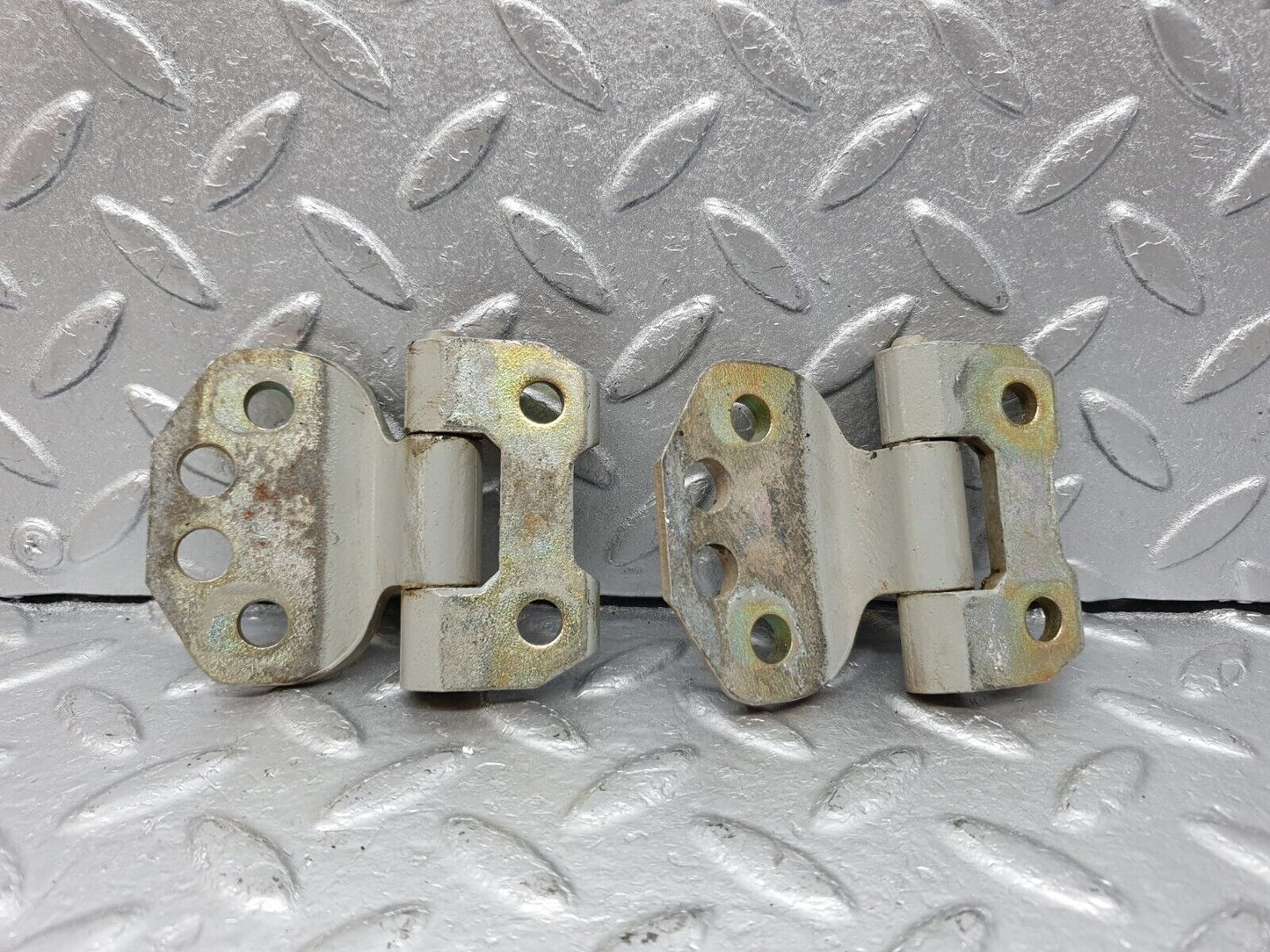 41530 Mercedes-Benz W124 200E Door Hinge Right Side
