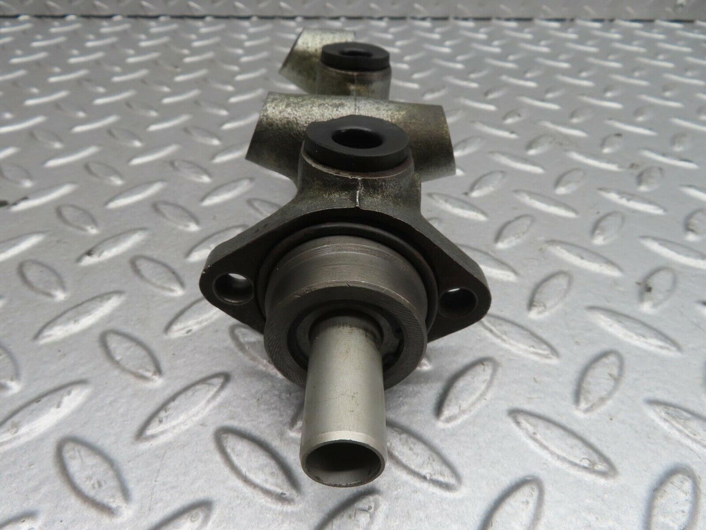13895 Mercedes-Benz C107 280SLC Brake Master Cylinder Lucas