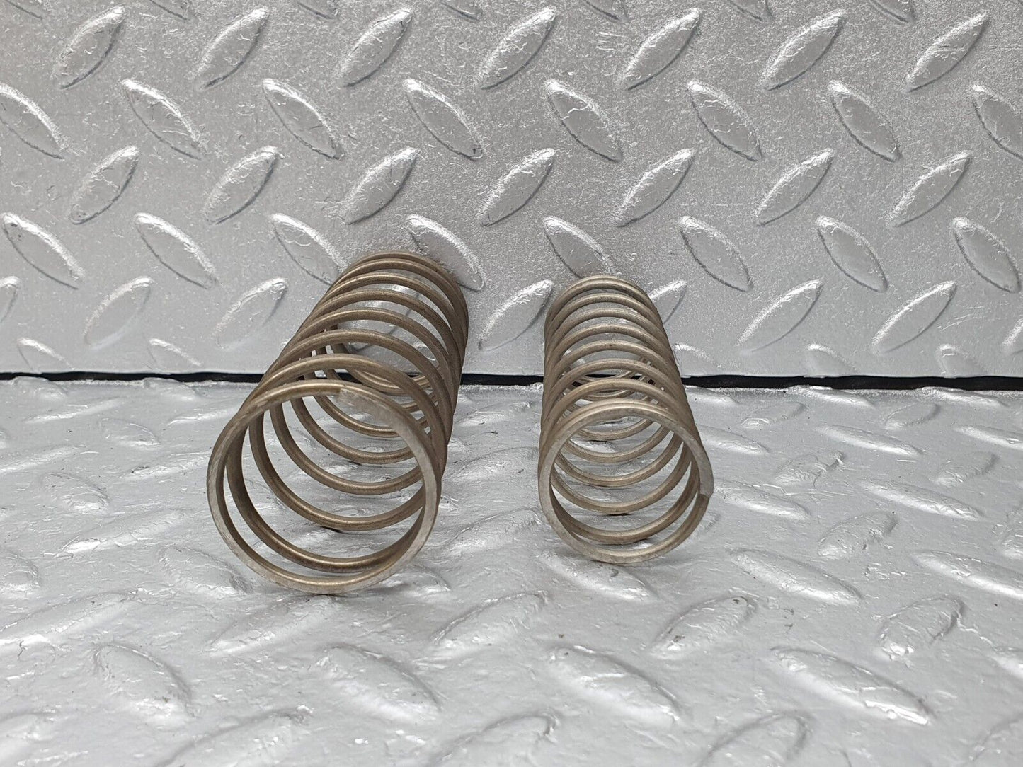 41312 Mercedes-Benz W123 300D Automatic Gearbox Piston Spring 722.118
