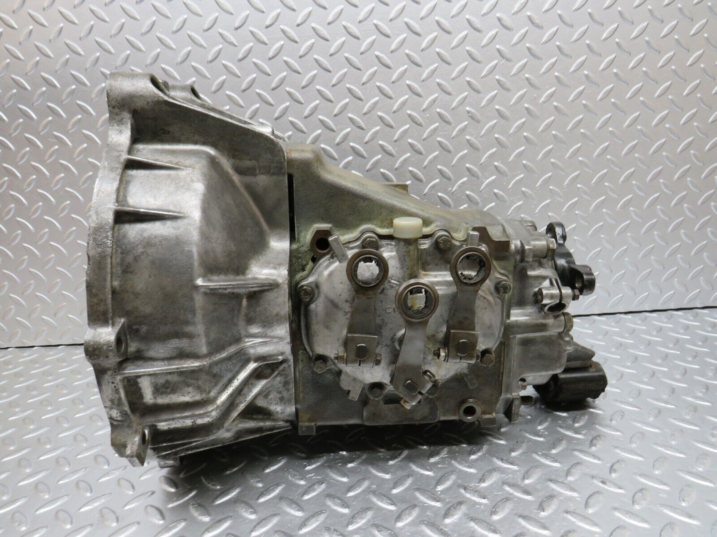 32931 Mercedes-Benz W123 300D Manual Gearbox 4 Speed 1152612501 870215