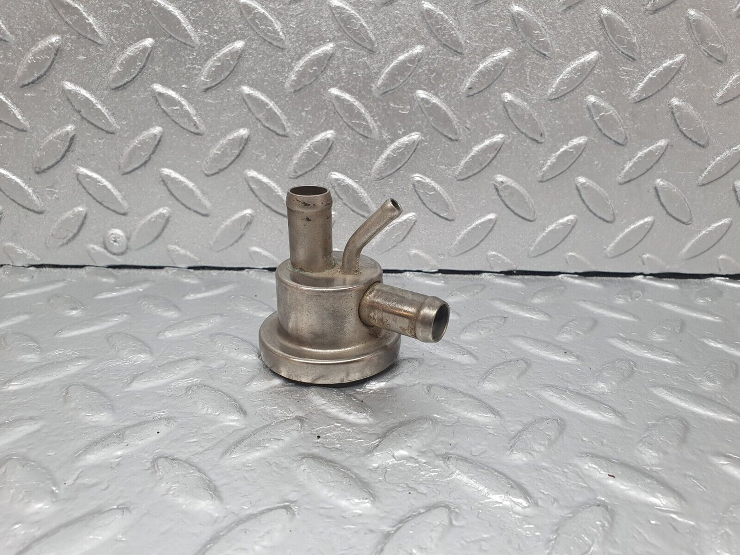 43535 Mercedes-Benz C126 380SEC Coupe Fuel Pressure Regulator Damper 1264700116