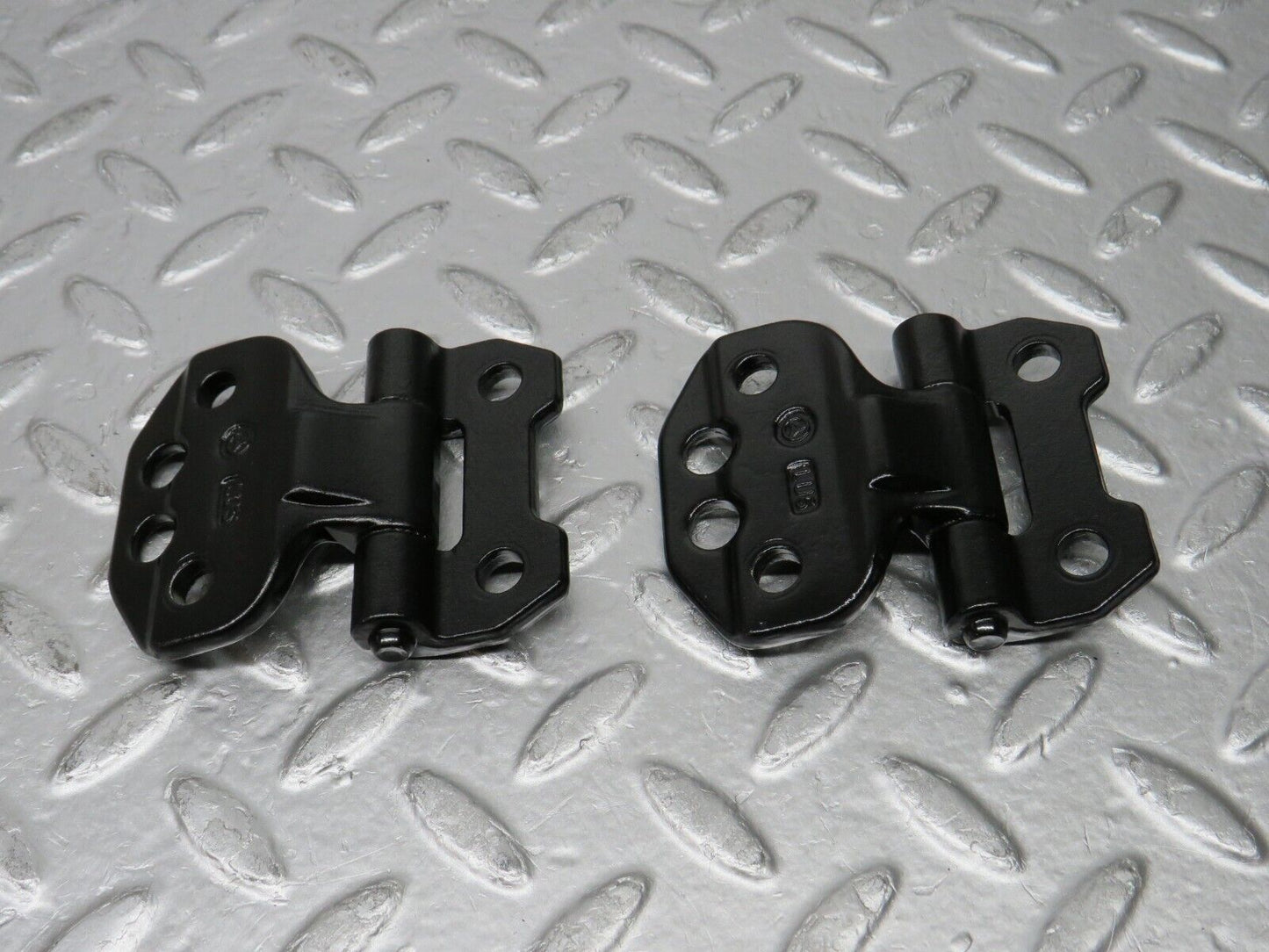 30392 Mercedes-Benz W124 230E Left Door Hinge Pair