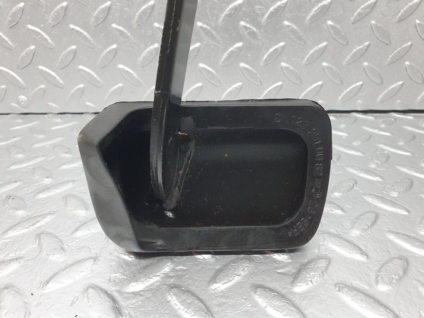41967 Mercedes-Benz W202 C200 Brake Pedal With Rubber 1232910082