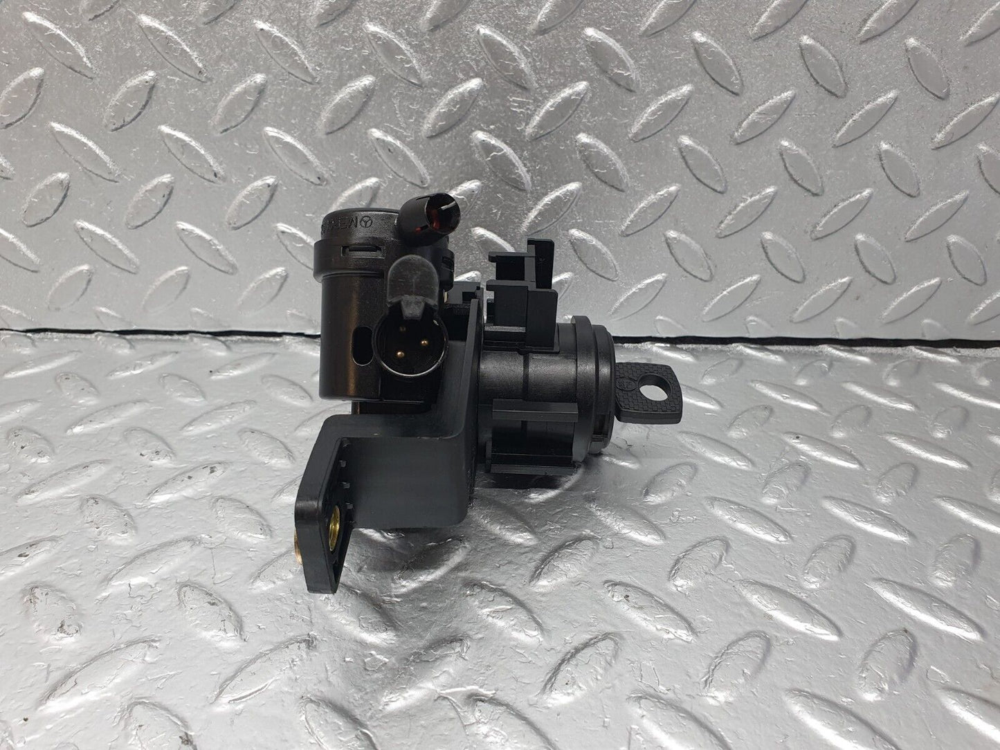 42573 Mercedes-Benz R129 320SL Coupe Trunk Lock With Key