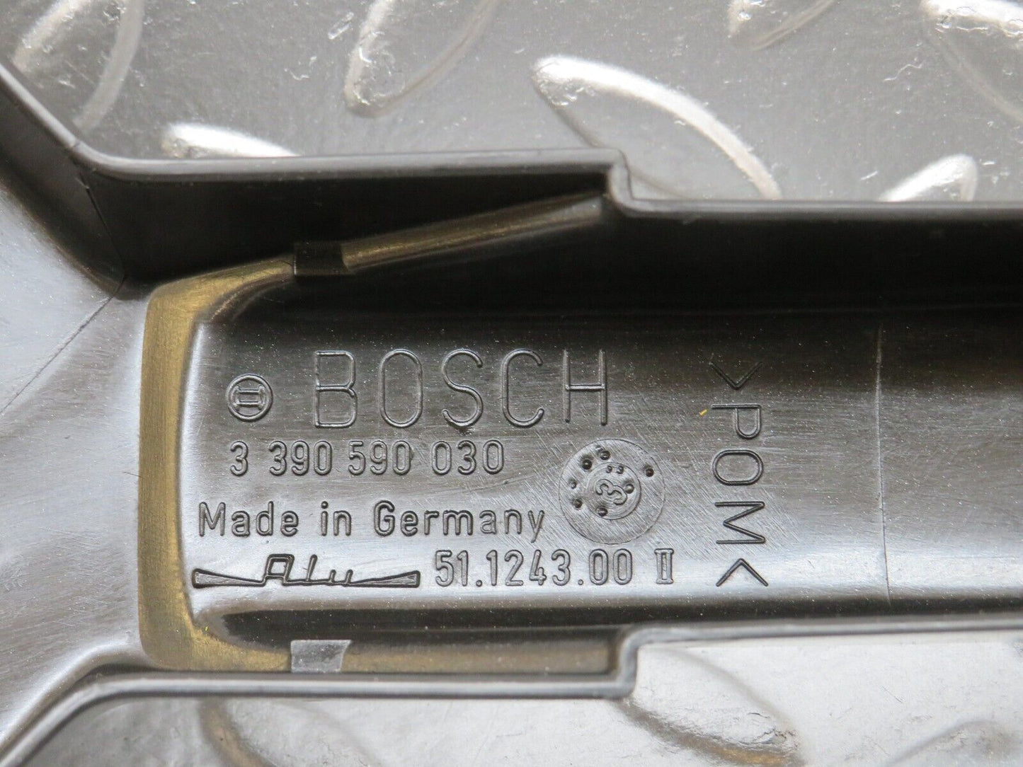 24939 Mercedes-Benz W140 S320 Wiper Arm Cover Bosch 3390590030