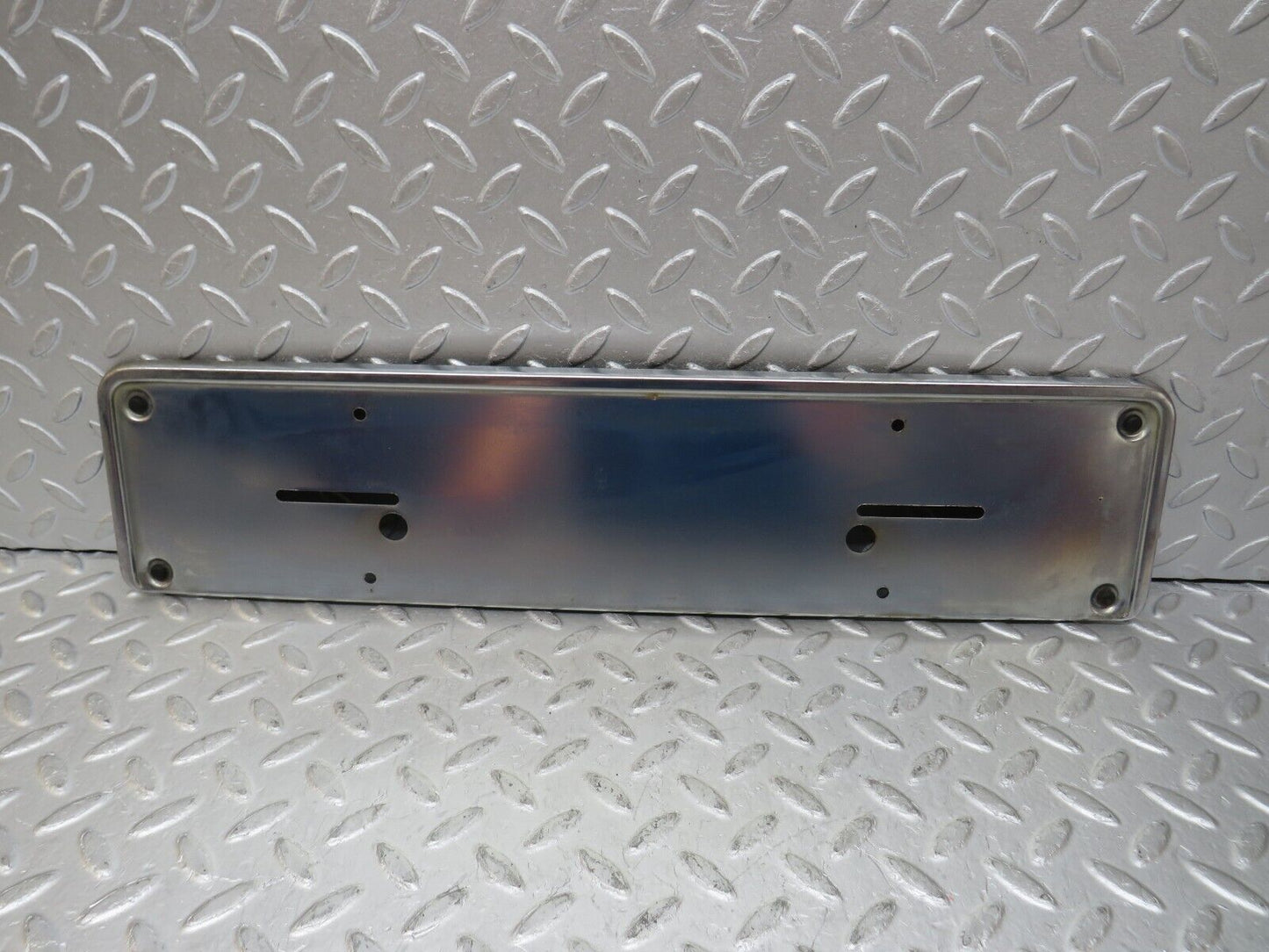 35372 Mercedes-Benz R107 280SL Rear number Plate Holder