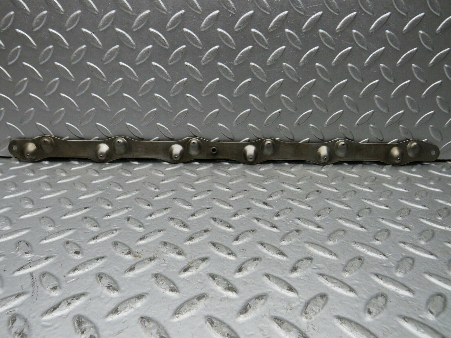 21753 Mercedes-Benz W126 300SE Camshaft Oil Tube