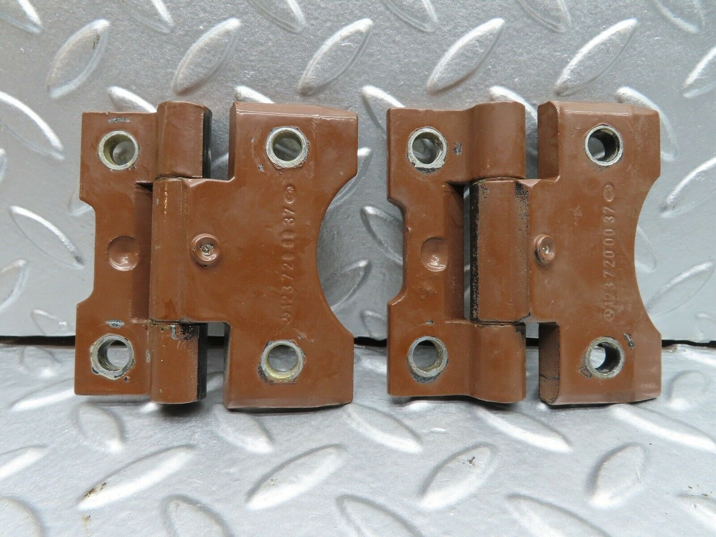 21070 Mercedes-Benz W123 230E  Door Hinges Pair 1237200037
