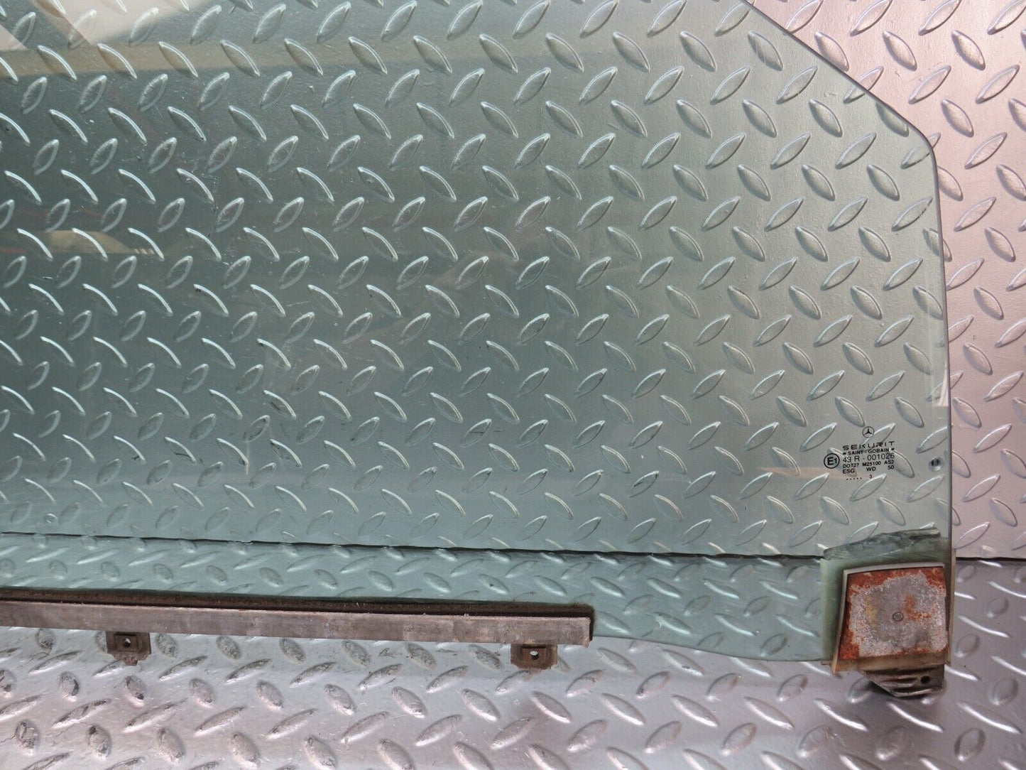 26472 Mercedes-Benz C124 220CE Coupe Right Door Window Glass