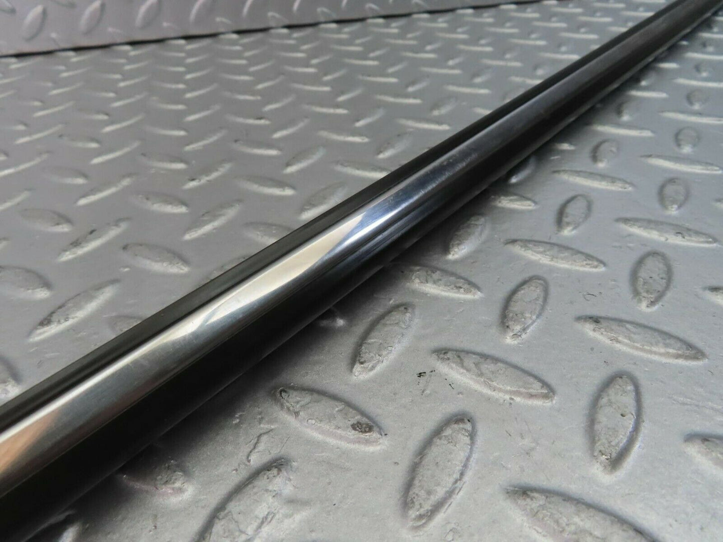 10246 Mercedes-Benz W123 Rear Left Door Centre Moulding Trim