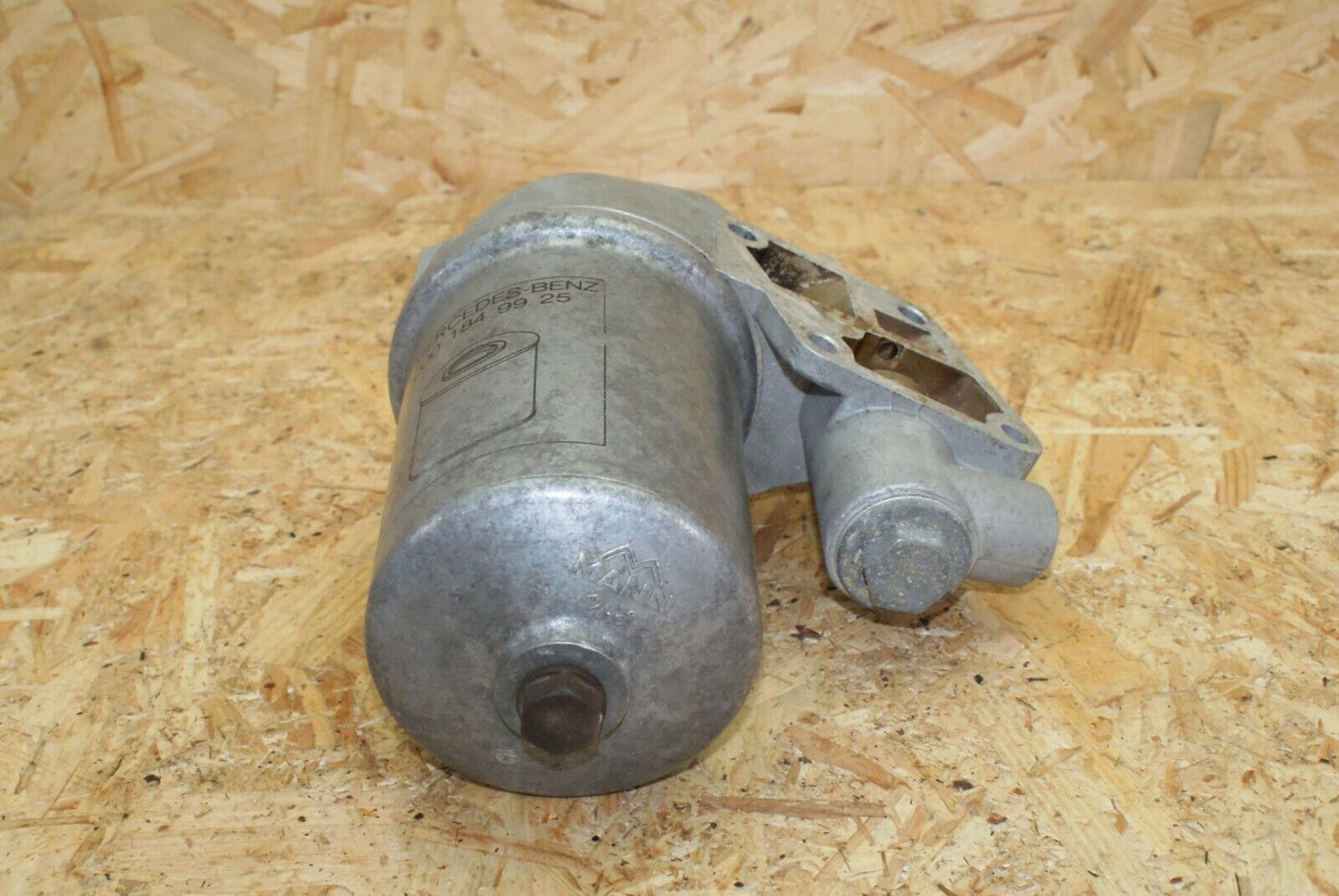 2376 Mercedes-Benz W123 280E Oil Filter House 1101800111
