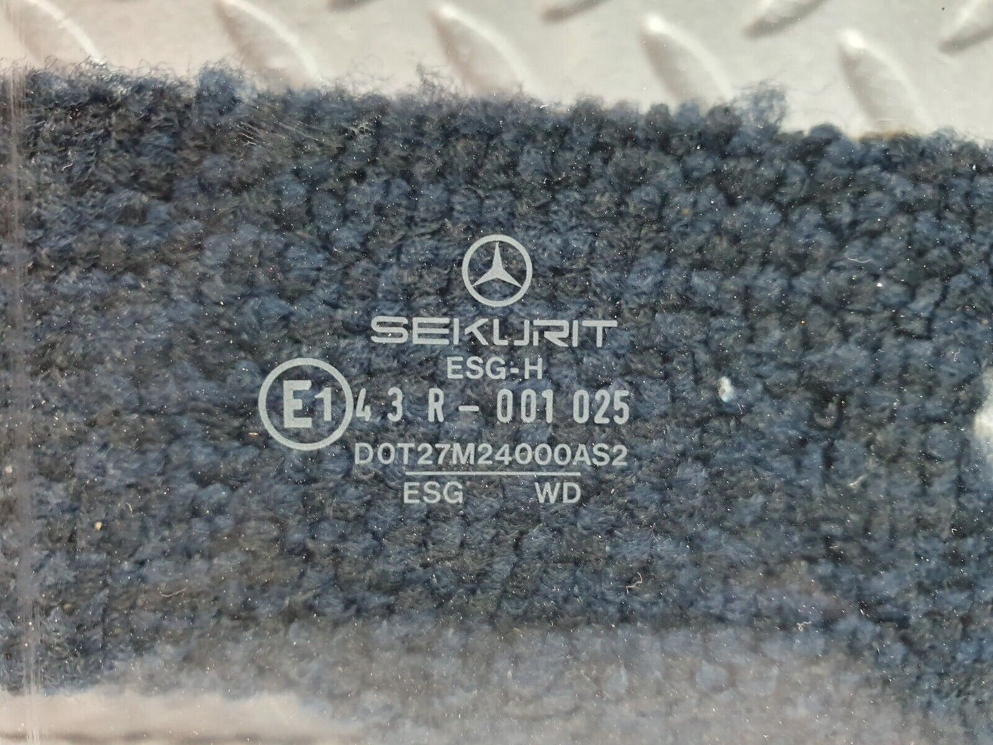 41123 Mercedes-Benz W126 300SE Rear Left Door Window Glass