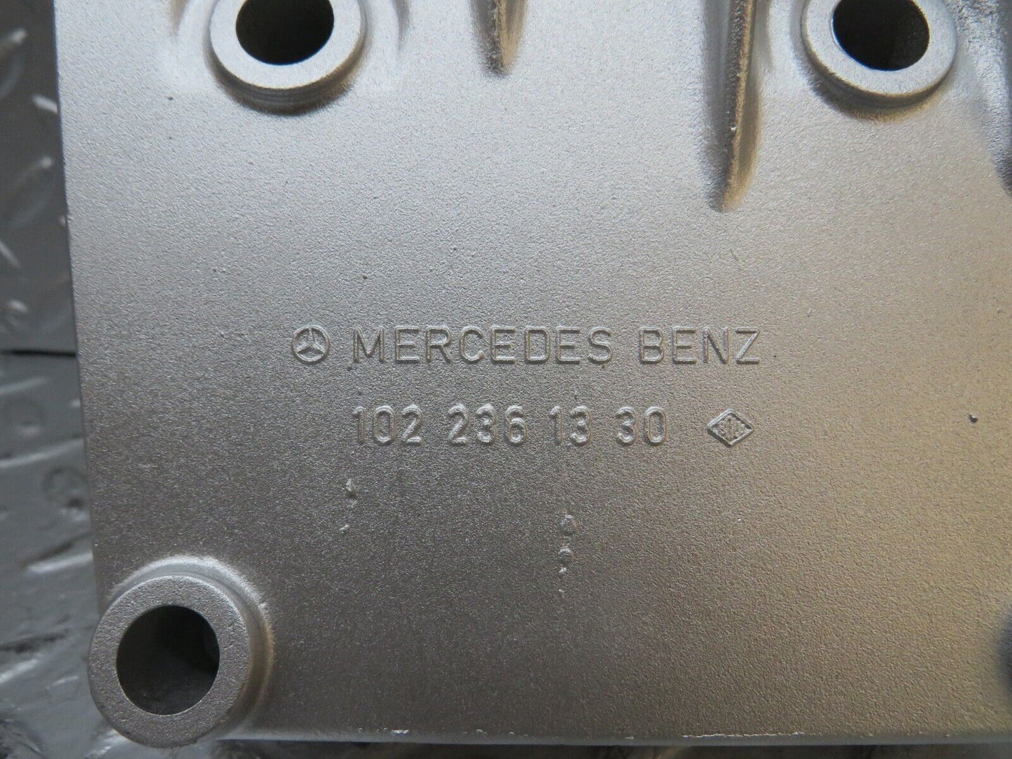 31879 Mercedes-Benz W201 190LE 1.8L Power Steering Pump Bracket 1022361330