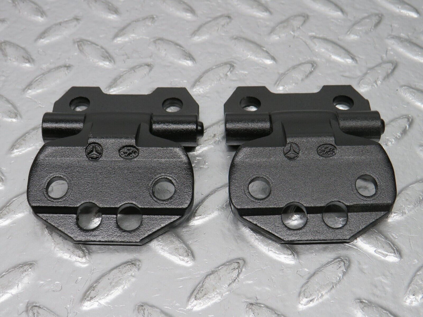 32557 Mercedes-Benz S124 300TE Wagon Door Hinge Right Side