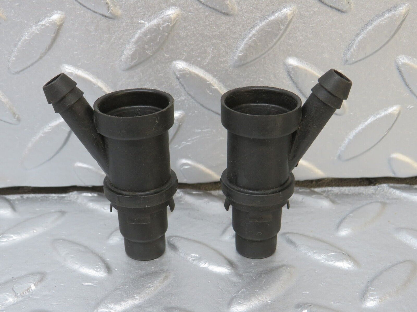 40266 Mercedes-Benz R107 Coupe Fuel Injector Holder 2x