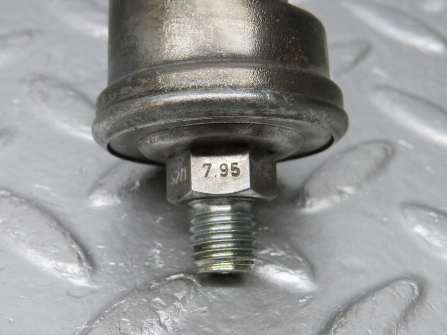 39152 Mercedes-Benz W201 190E Oil Pressure Sensor VDO