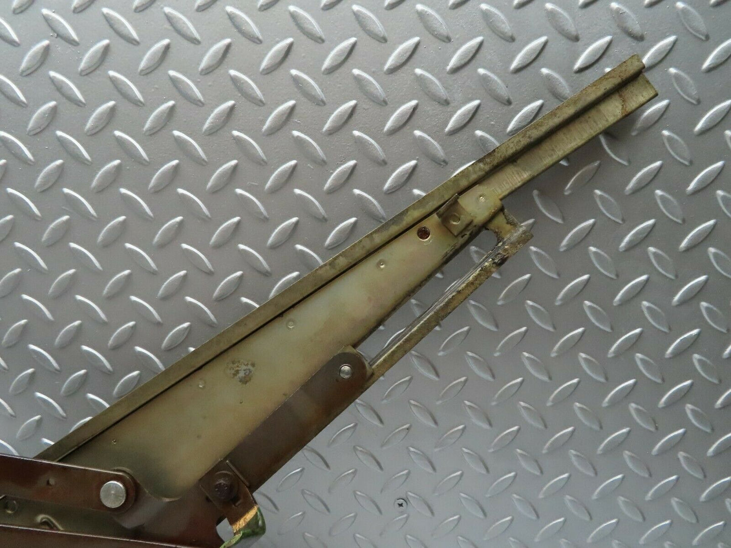 4722 Mercedes-Benz W114 280CE Coupe Front Right Manual Window Regulator